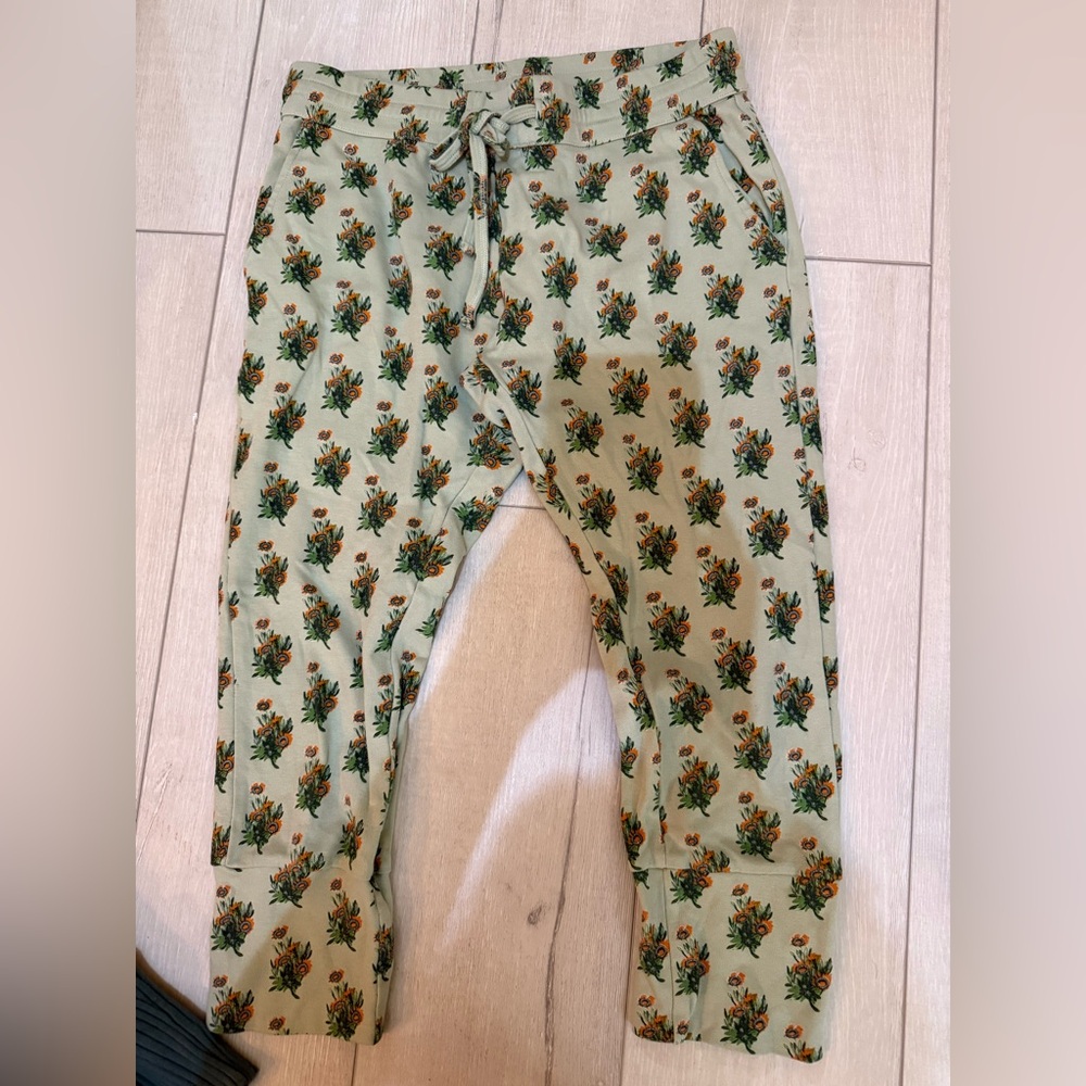 Kate Quinn jogger